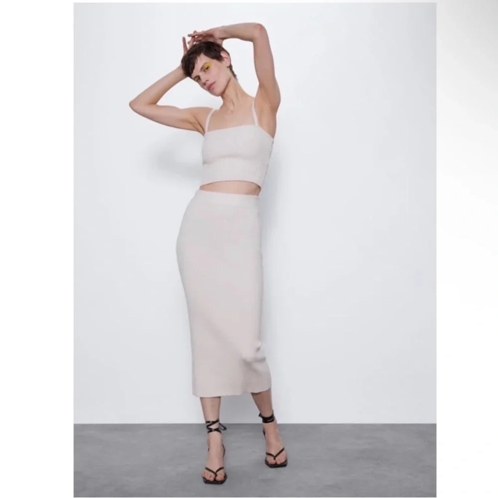 Zara ribbed KNIT stretch pencil midi skirt in Ecru cream neutral size S  NWT